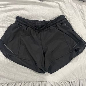 lululemon hotty hot size 10 4” shorts